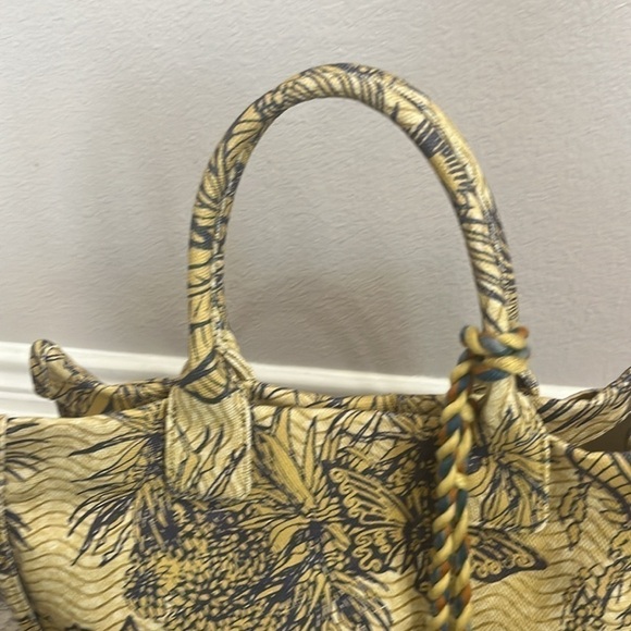 VINCE CAMUTO Orla Canvas Tote Blue Yellow with swingy tassel charms tropical - Picture 7 of 14